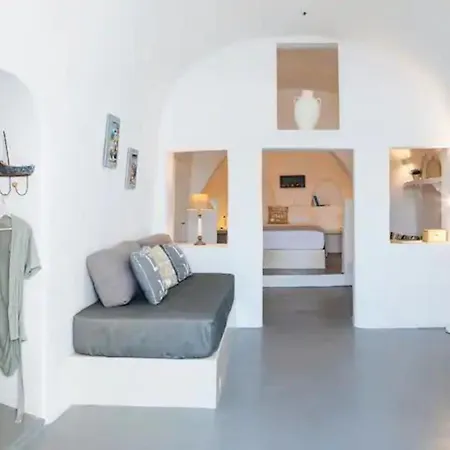 Great Cave At Oia, Greece Apartmán *