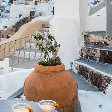Apartment Great Cave At Oia, Greece